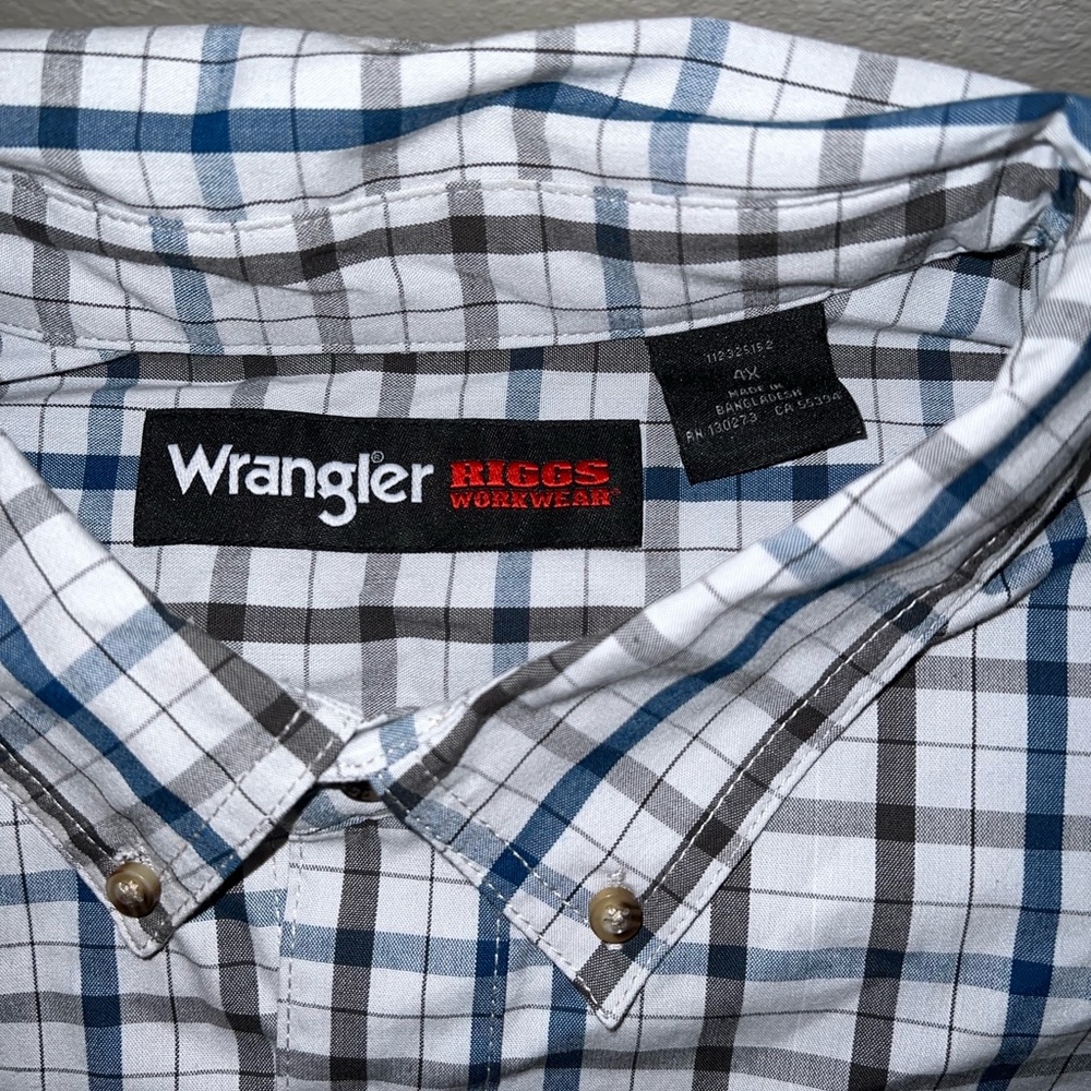 Wrangler button up - Picture 2 of 2